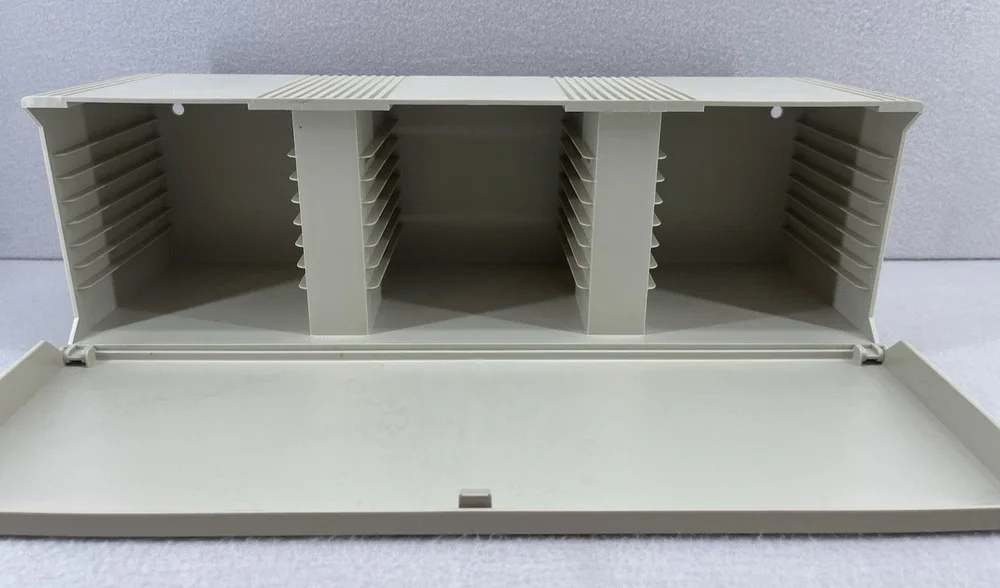 VTG Case Logic 30 Disc Wall Mount CD Storage Rack Beige Plastic Organizer